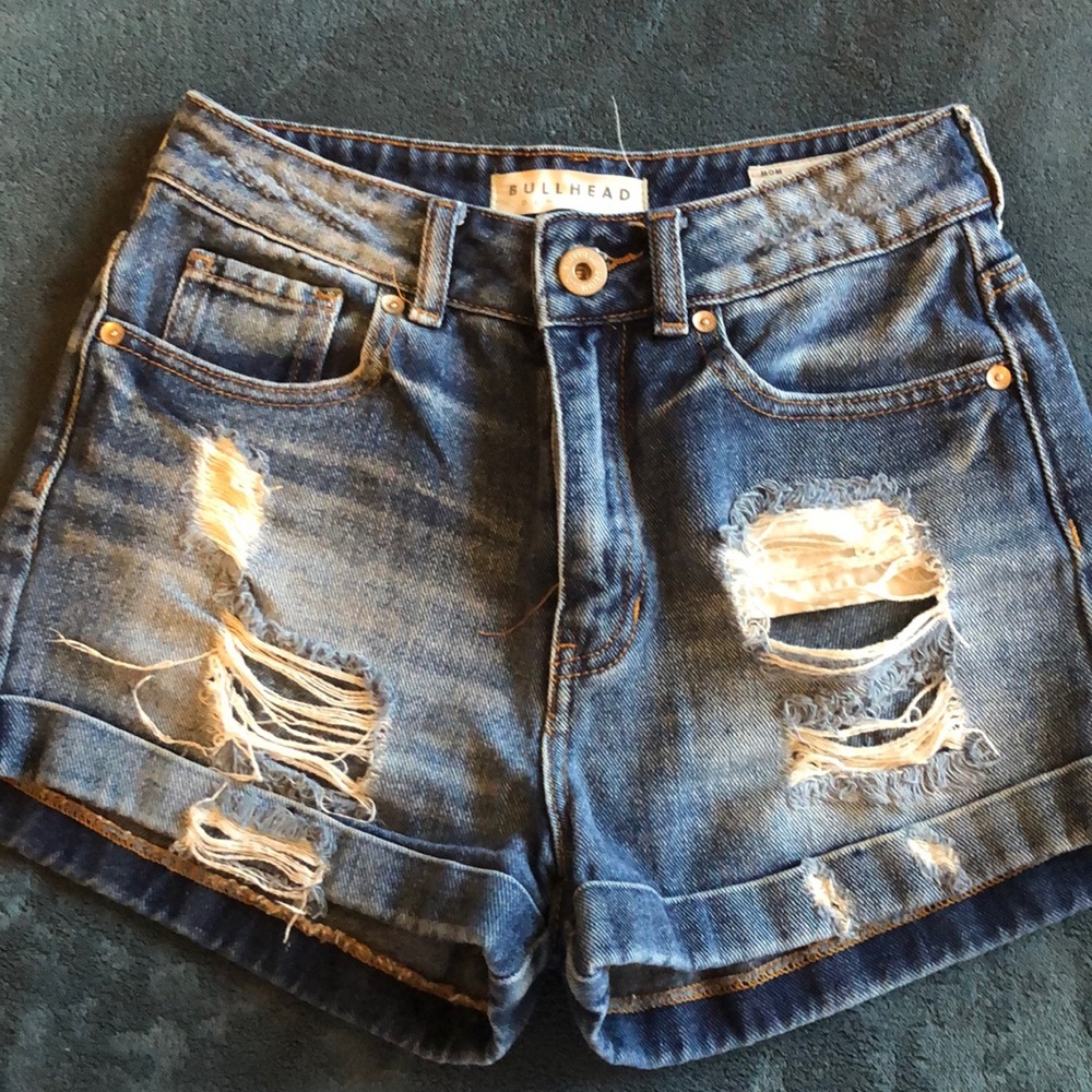 Bullhead Mom short